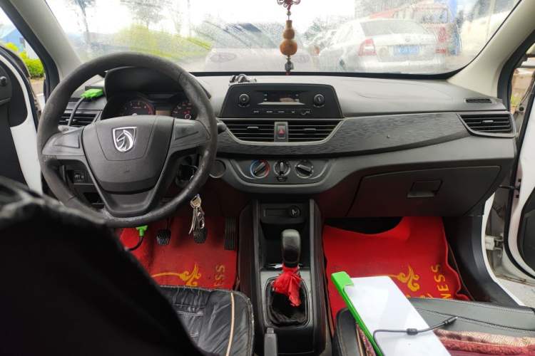 Used Baojun 310 2016 1.2L Manual Value Edition Center Console