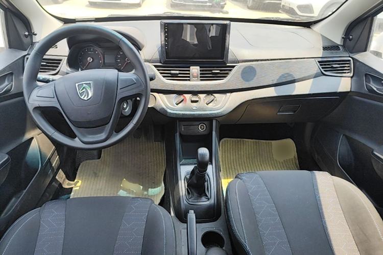 Used Baojun 310 2016 1.2L Manual Value Edition Center Console