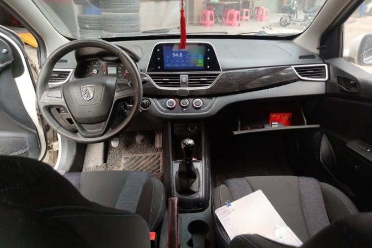 Used Baojun 310 2016 1.2L Manual Value Edition Center Console