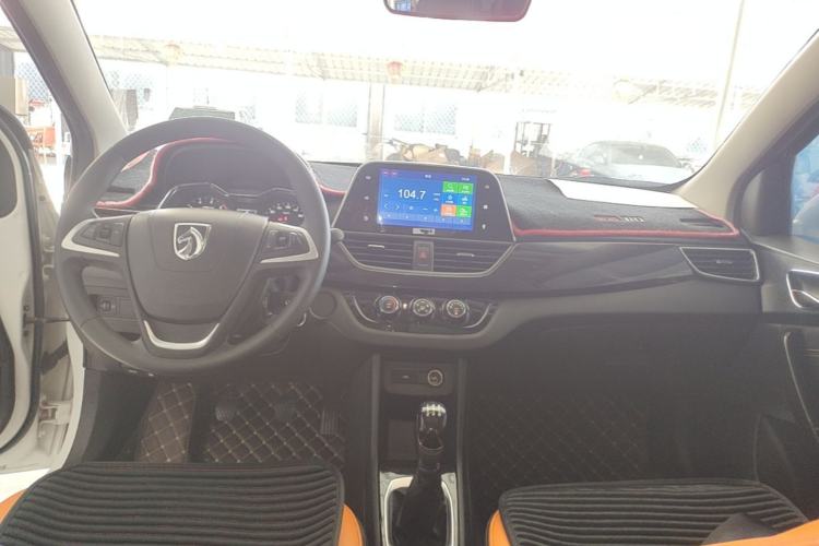 Used Baojun 310 2016 1.2L Manual Luxury Model Center Console