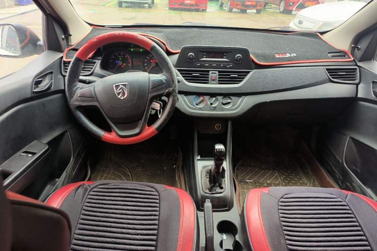 Used Baojun 310 2016 1.2L Manual Value Edition Center Console