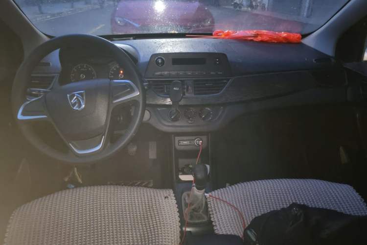 Used Baojun 310 2016 1.2L manual Comfort trim level Center Console