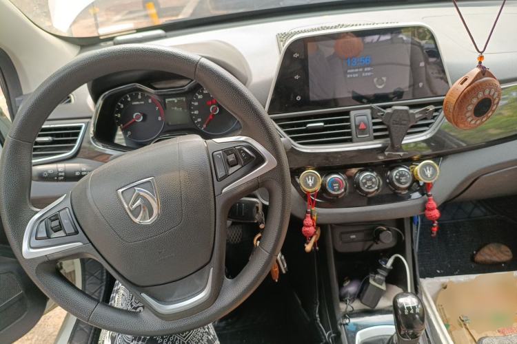 Used Baojun 310 2016 1.2L Manual Luxury Model Center Console