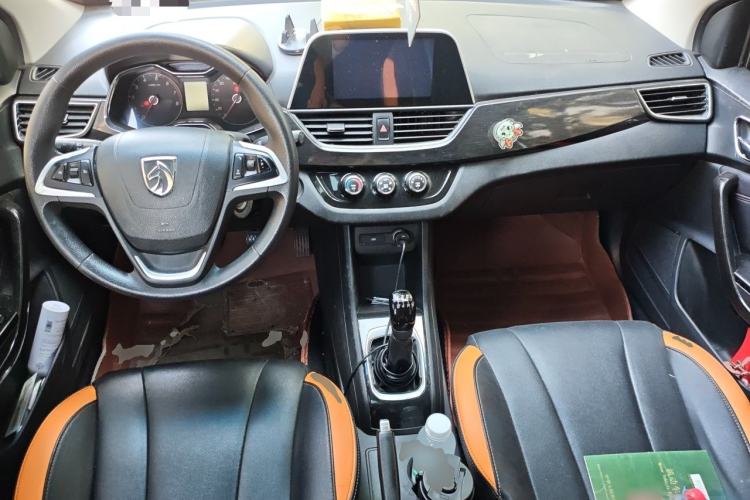 Used Baojun 310 2016 1.2L Manual Luxury Model Center Console