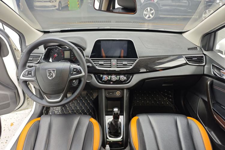 Used Baojun 310 2016 1.2L Manual Luxury Model Center Console