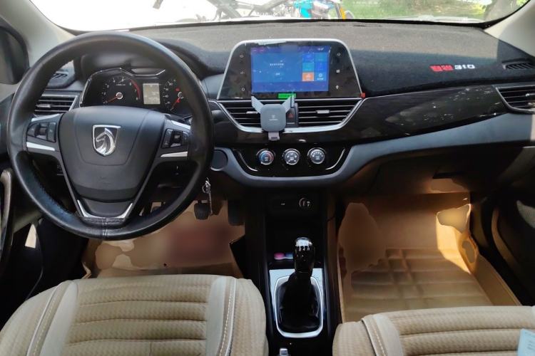 Used Baojun 310 2016 1.2L Manual Luxury Model Center Console