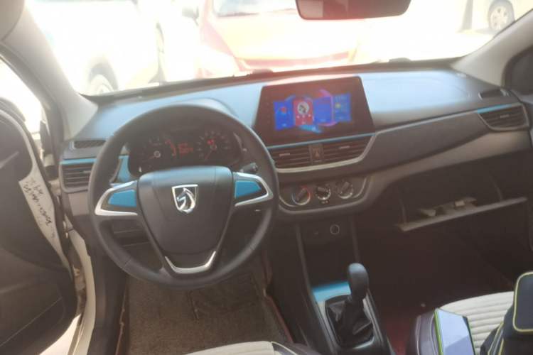 Used Baojun 310 2016 1.2L manual Comfort trim level Center Console