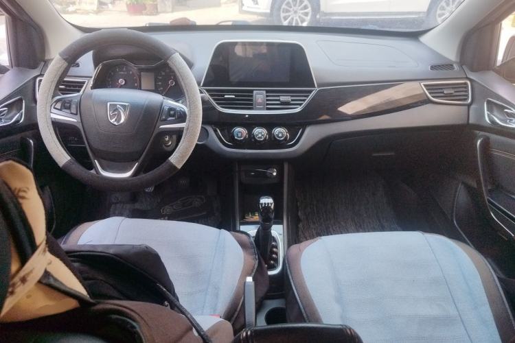 Used Baojun 310 2016 1.2L Manual Luxury Model Center Console
