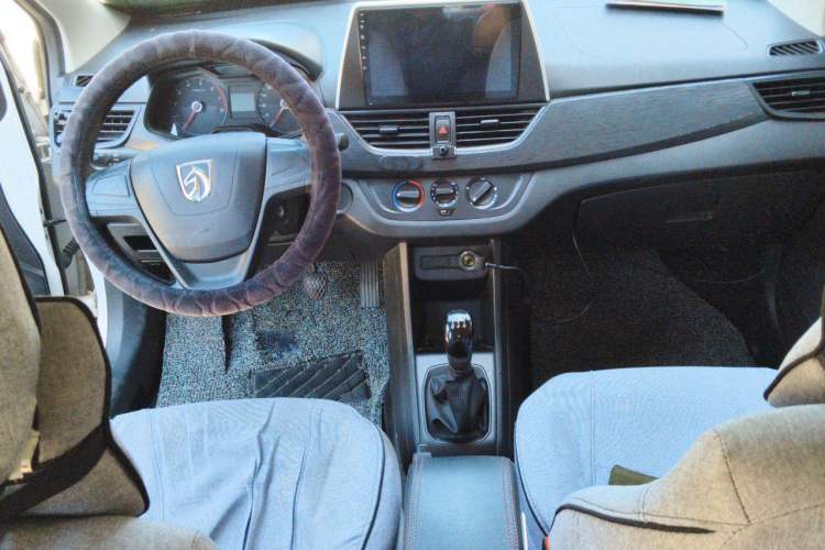 Used Baojun 310 2016 1.2L Manual Value Edition Center Console