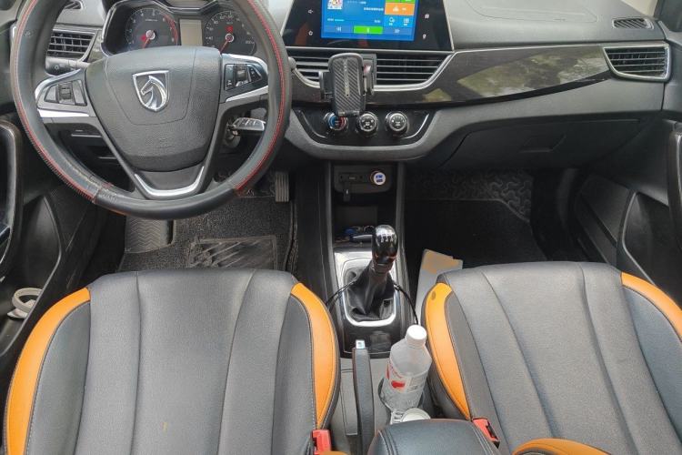 Used Baojun 310 2016 1.2L Manual Luxury Model Center Console