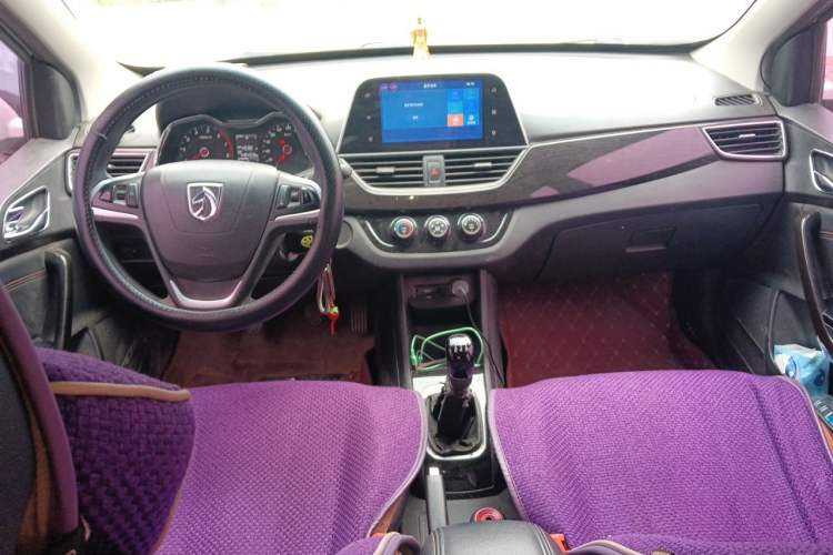 Used Baojun 310 2016 1.2L Manual Luxury Model Center Console