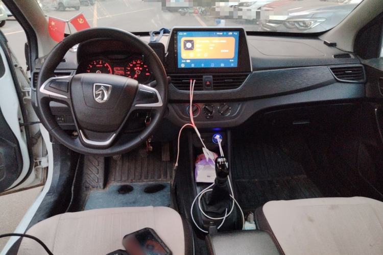 Used Baojun 310 2016 1.2L manual Comfort trim level Center Console