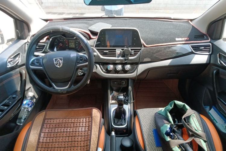 Used Baojun 310 2016 1.2L Manual Luxury Model Center Console