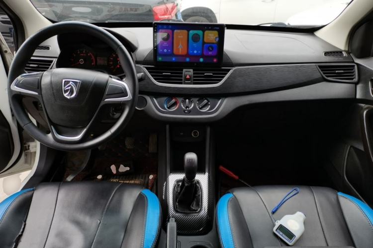 Used Baojun 310 2016 1.2L manual Comfort trim level Center Console