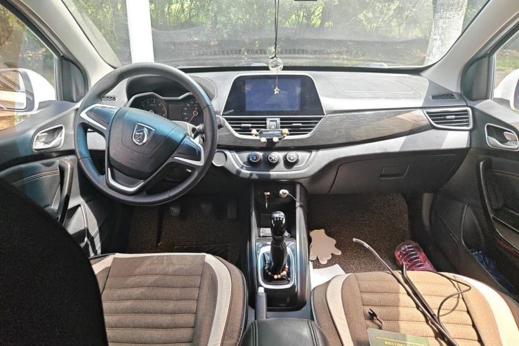 Used Baojun 310 2016 1.2L Manual Fashionable Edition Center Console