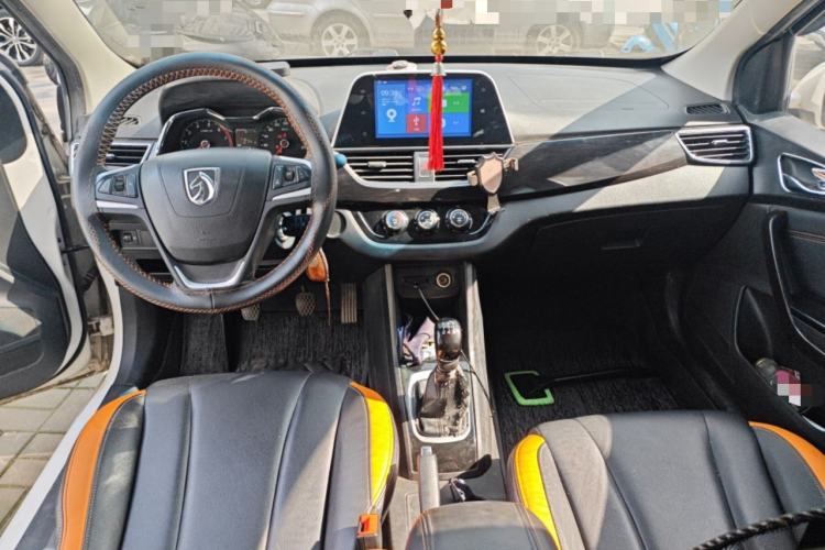 Used Baojun 310 2016 1.2L Manual Luxury Model Center Console