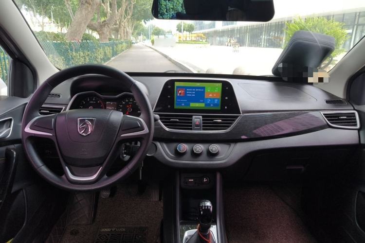 Used Baojun 310 2016 1.2L Manual Fashionable Edition Center Console