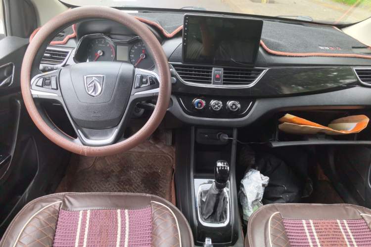 Used Baojun 310 2016 1.2L Manual Luxury Model Center Console