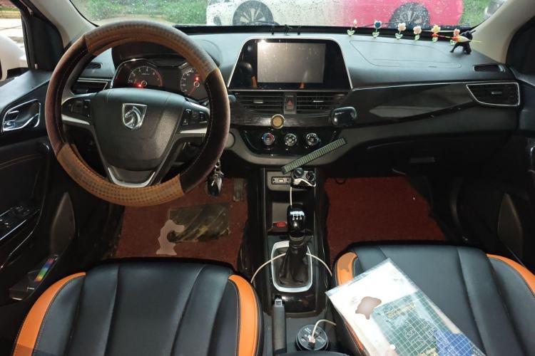 Used Baojun 310 2016 1.2L Manual Luxury Model Center Console