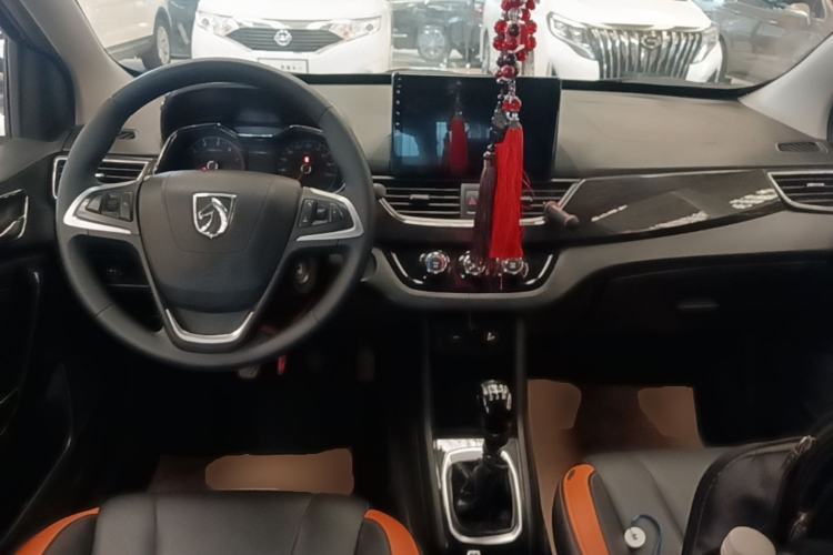 Used Baojun 310 2016 1.2L Manual Luxury Model Center Console