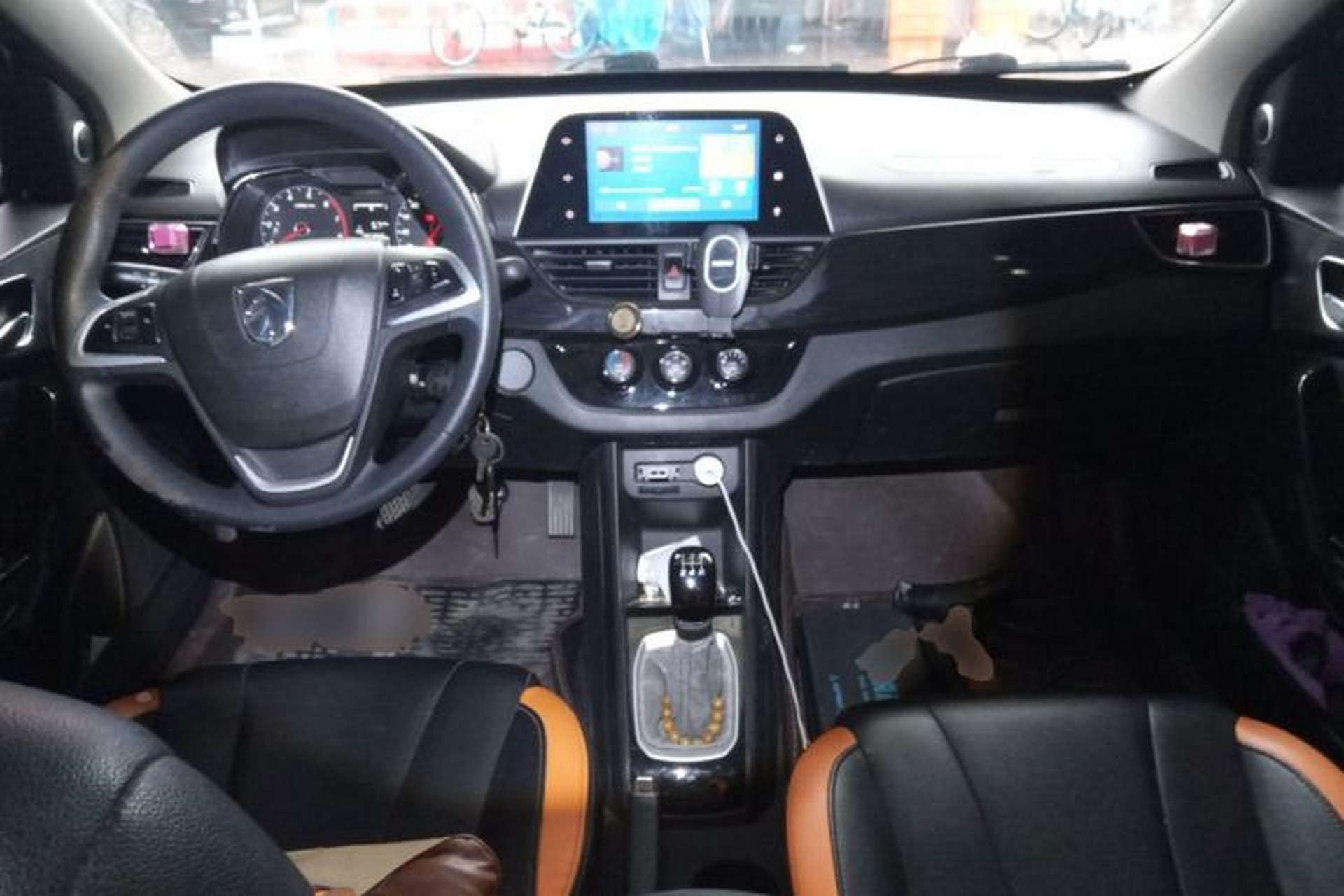 Used Baojun 310 2016 1.2L Manual Luxury Model Center Console