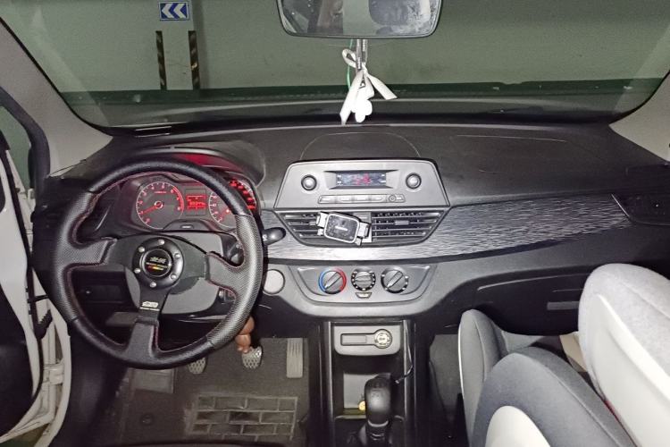 Used Baojun 310 2016 1.2L Manual Value Edition Center Console