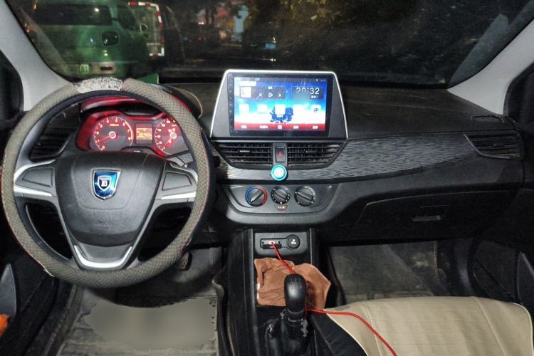 Used Baojun 310 2016 1.2L manual Comfort trim level Center Console