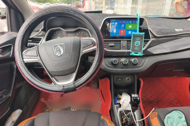 Used Baojun 310 2016 1.2L Manual Fashionable Edition Center Console