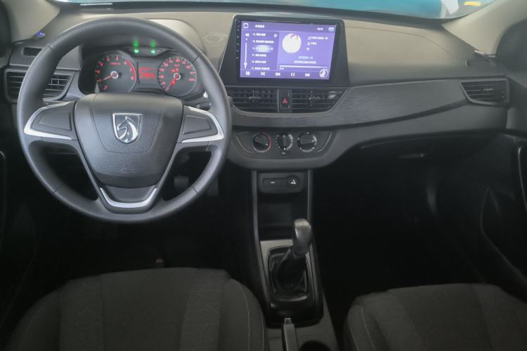 Used Baojun 310 2016 1.2L manual Comfort trim level Center Console