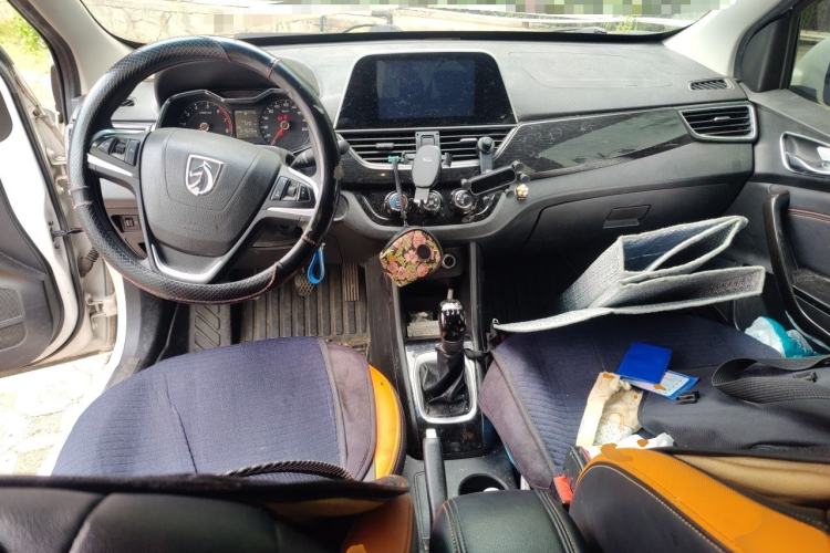 Used Baojun 310 2016 1.2L Manual Luxury Model Center Console