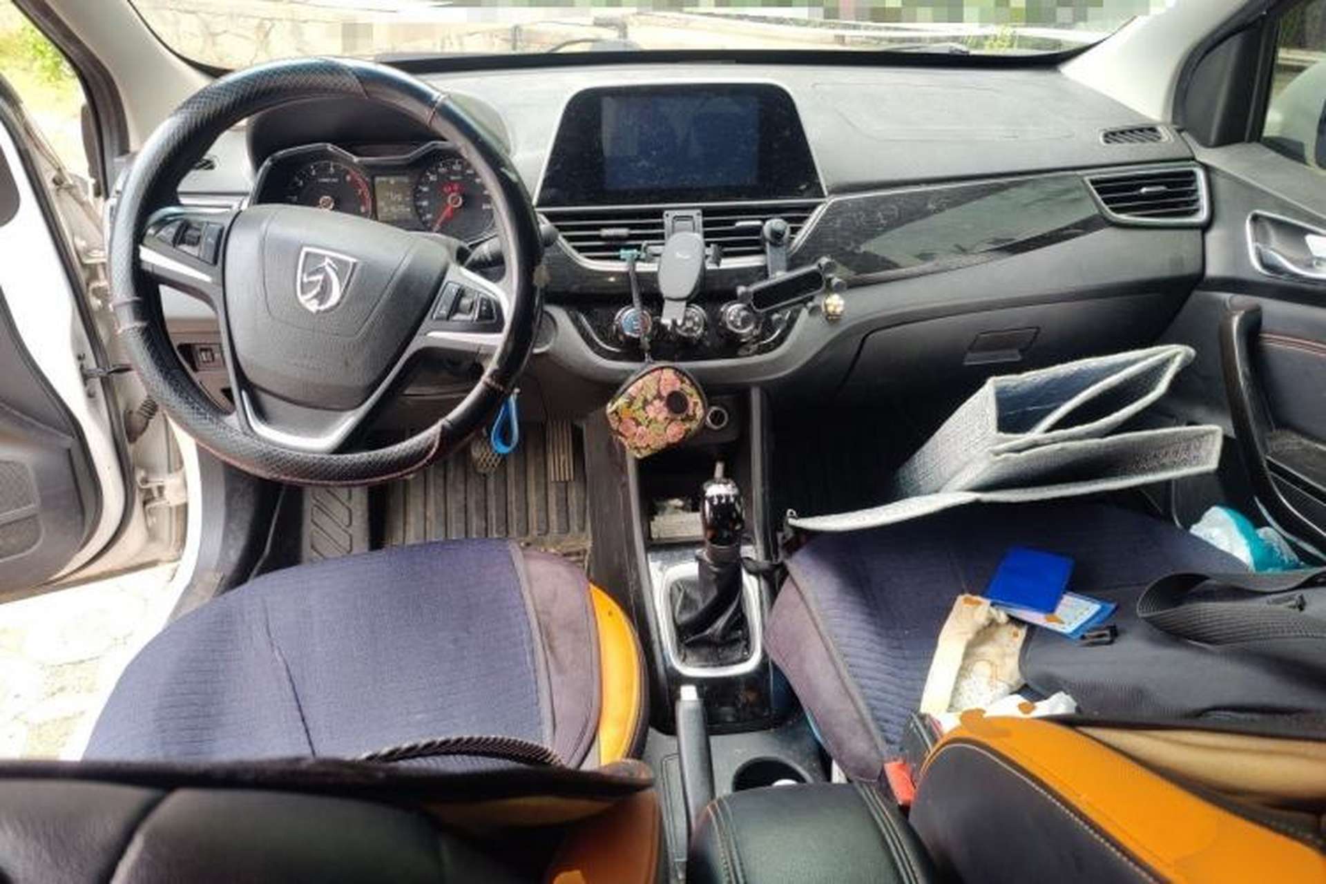Used Baojun 310 2016 1.2L Manual Luxury Model Center Console