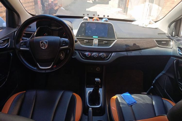 Used Baojun 310 2016 1.2L Manual Luxury Model Center Console