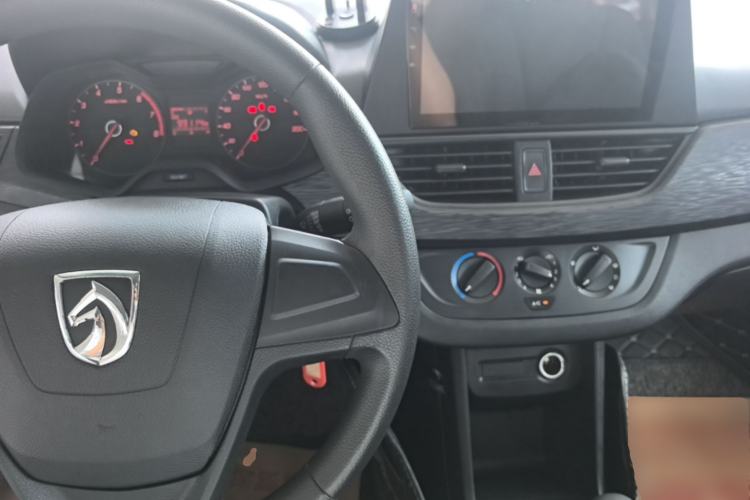 Used Baojun 310 2016 1.2L Manual Value Edition Center Console