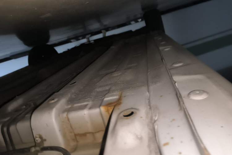 Used Baojun 310 2016 1.2L manual Comfort trim level Chassis Rear Left
