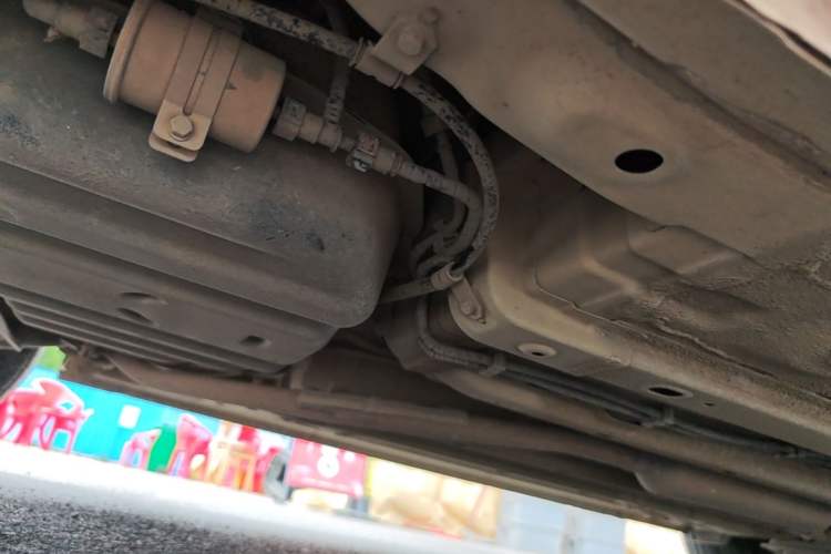 Used Baojun 310 2016 1.2L manual Comfort trim level Chassis Rear Right