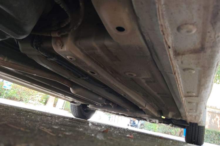 Used Baojun 310 2016 1.2L manual Comfort trim level Chassis Rear Right