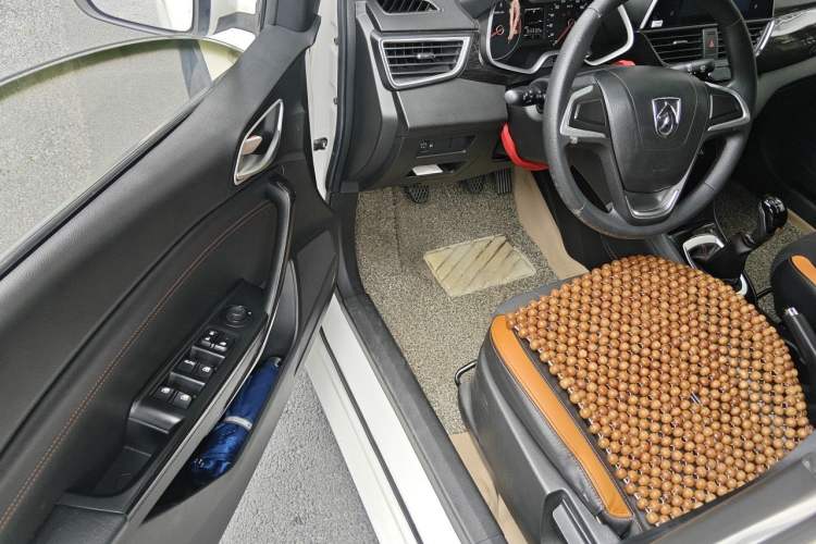 Used Baojun 310 2016 1.2L Manual Fashionable Edition Driver Seat