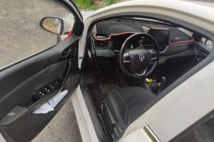 Used Baojun 310 2016 1.2L manual Comfort trim level Driver Seat