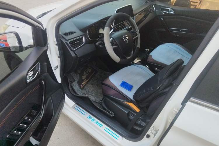 Used Baojun 310 2016 1.2L Manual Luxury Model Driver Seat