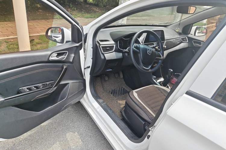 Used Baojun 310 2016 1.2L Manual Fashionable Edition Driver Seat