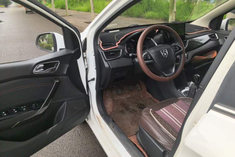 Used Baojun 310 2016 1.2L Manual Luxury Model Driver Seat