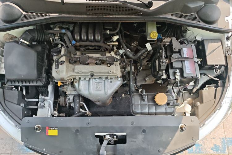 Used Baojun 310 2016 1.2L manual Comfort trim level Engine Bay