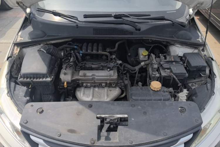 Used Baojun 310 2016 1.2L manual Comfort trim level Engine Bay