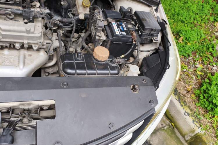 Used Baojun 310 2016 1.2L Manual Luxury Model Engine Bay Left