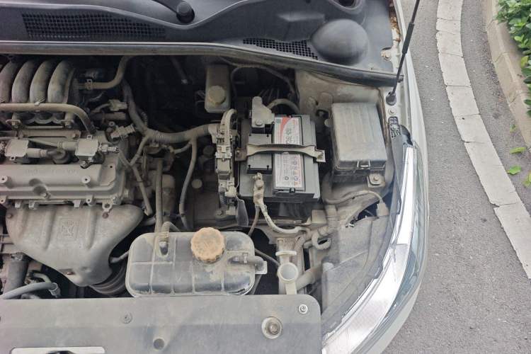 Used Baojun 310 2016 1.2L manual Comfort trim level Engine Bay Left