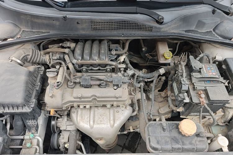 Used Baojun 310 2016 1.2L manual Comfort trim level Engine Bay