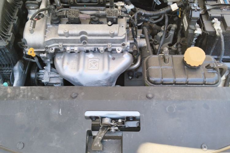 Used Baojun 310 2016 1.2L Manual Value Edition Engine Bay