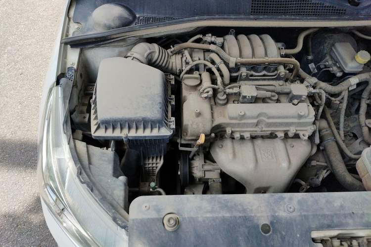 Used Baojun 310 2016 1.2L manual Comfort trim level Engine Bay Right