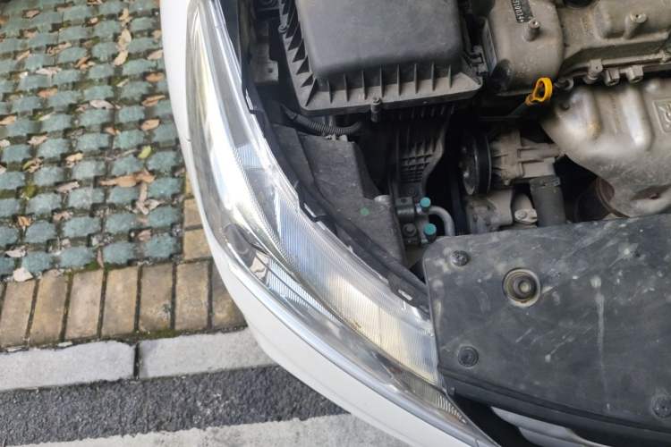 Used Baojun 310 2016 1.2L manual Comfort trim level Engine Bay Right
