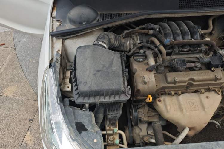 Used Baojun 310 2016 1.2L manual Comfort trim level Engine Bay Right